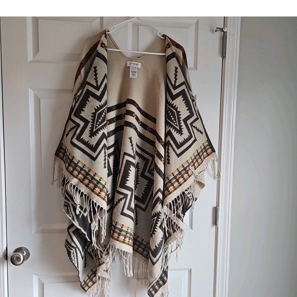 Shyanne Poncho Boho Aztec Shawl Wrap Southwest Fringe Tribal Open Front One Size - Picture 3 of 5